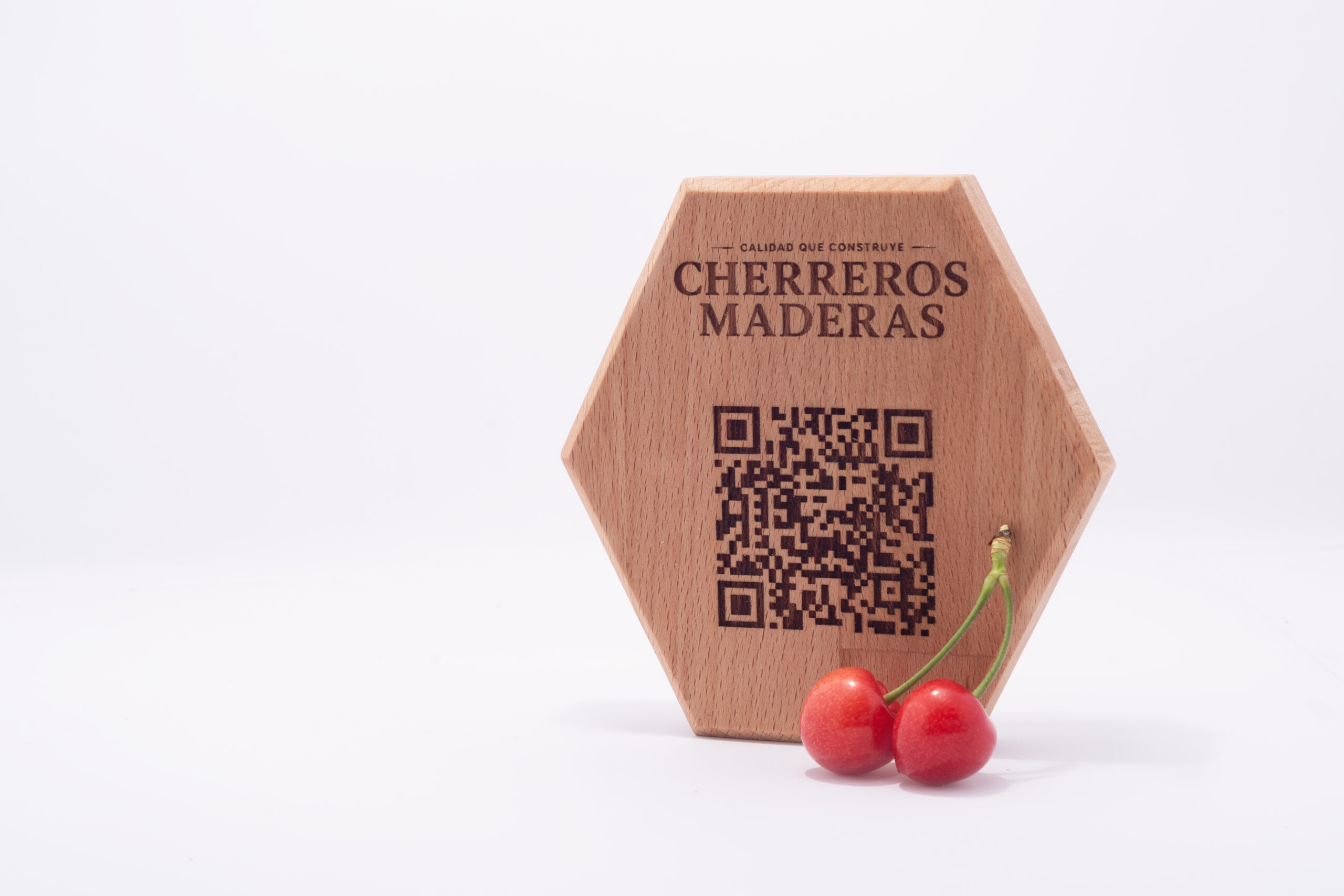 Expositor QR de Madera Hexagono